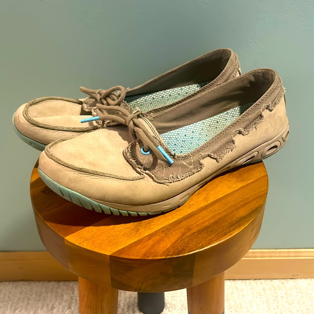 Columbia Women’s Tan and Light Blue Boat Shoes w/OmniGrip sz 10 BL4434-238